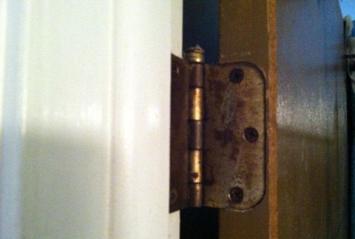 Restoring broken holes for door hinge screws