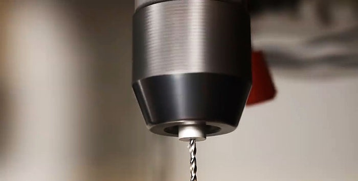 How to accurately drill a side hole in a round workpiece