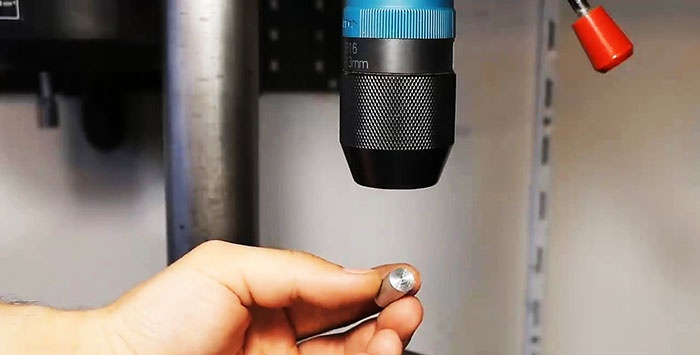 How to accurately drill a side hole in a round workpiece