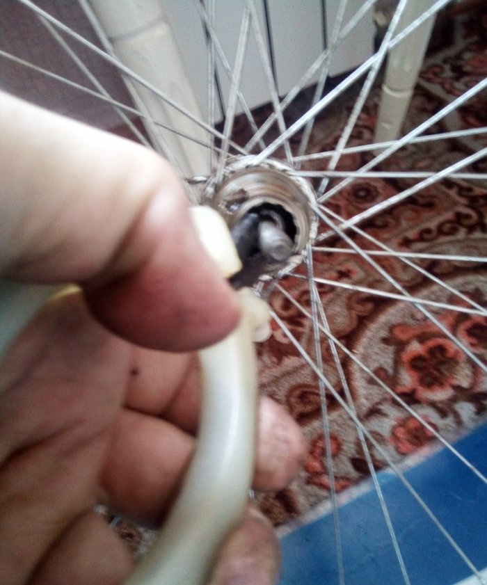 Disassembly, maintenance and assembly of the rear hub and ratchet of the bicycle wheel