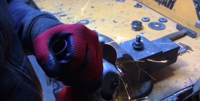 Do-it-yourself grinding cutting attachment for a screwdriver