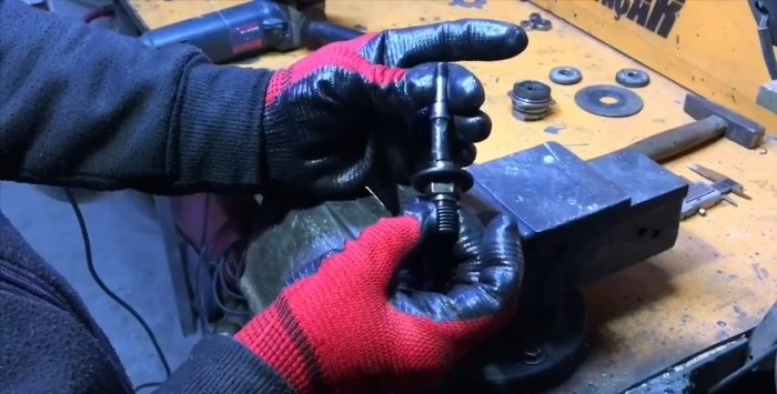 Do-it-yourself grinding cutting attachment for a screwdriver