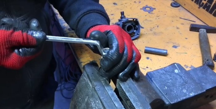 Do-it-yourself grinding cutting attachment for a screwdriver