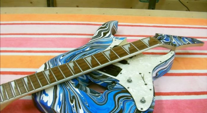 Original do-it-yourself guitar painting