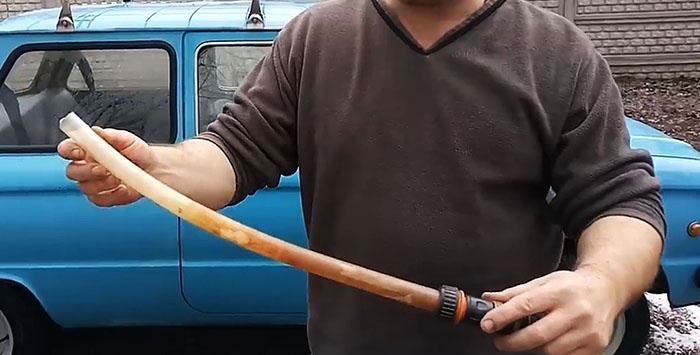 Powerful foam generator from a fire extinguisher