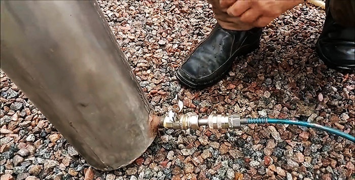 Powerful foam generator from a fire extinguisher