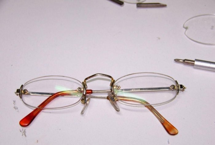 Quick eyeglass frame repair