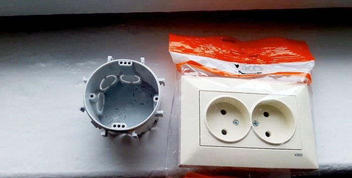 How to replace a socket box with a socket