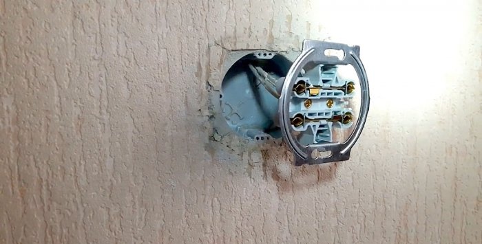 How to replace a socket box with a socket