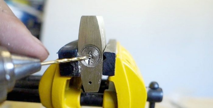 How to remove a broken key from a lock