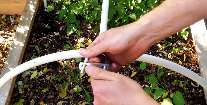 A simple greenhouse made of PVC pipes with your own hands