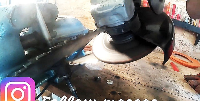 How to make a garden auger from a saw blade