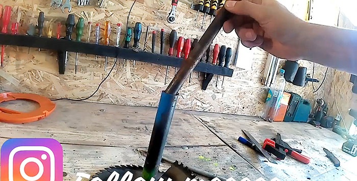 How to make a garden auger from a saw blade