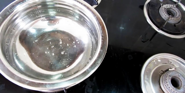 How to get rid of stubborn traces of grease on a kitchen hood in 5 minutes