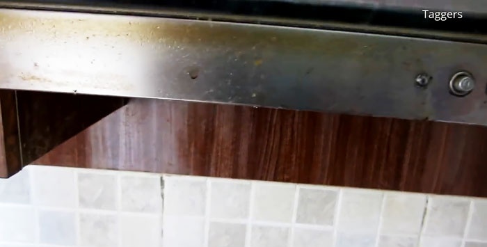 How to get rid of stubborn traces of grease on a kitchen hood in 5 minutes