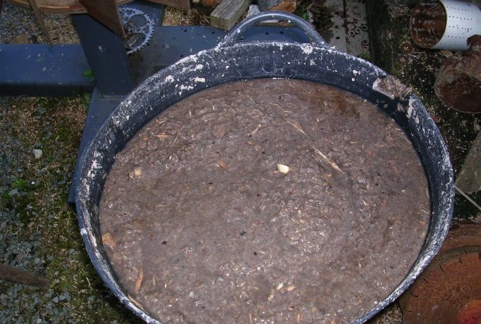 Production of fuel briquettes from sawdust and paper