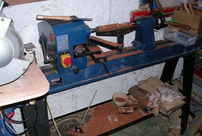 Production of fuel briquettes from sawdust and paper