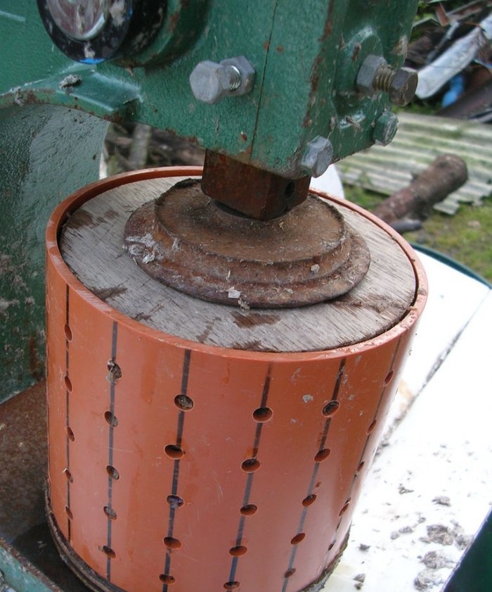 Production of fuel briquettes from sawdust and paper