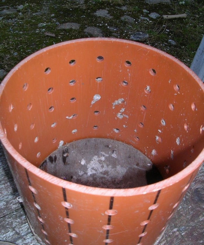 Production of fuel briquettes from sawdust and paper