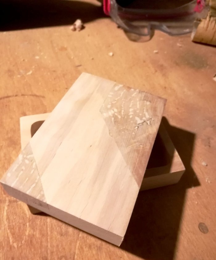 How to make an unusual box from alder and burl