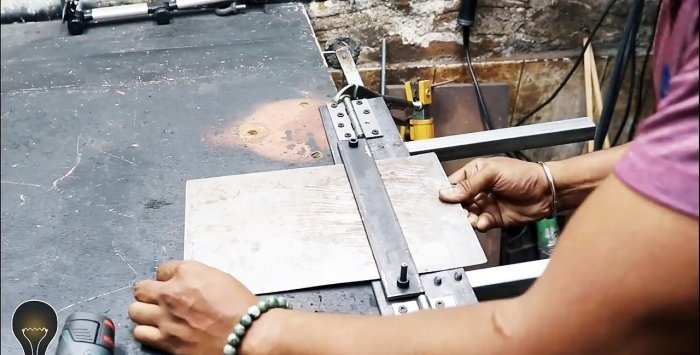 How to make a sheet bender from a corner and door hinges