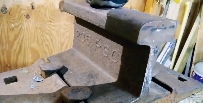 Mechanical drive for sledgehammer