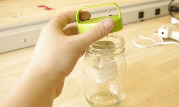 DIY flashlight in a jar