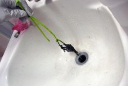 Cleaning sink and bathtub drains with nylon ties