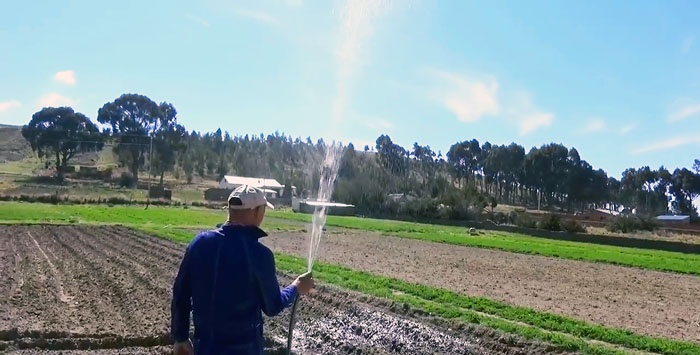 How to make a solar-powered pump for watering your garden