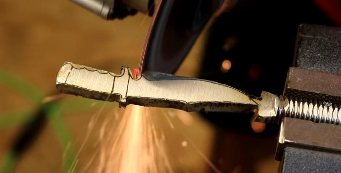 How to turn a bolt into a nice little souvenir hunting knife