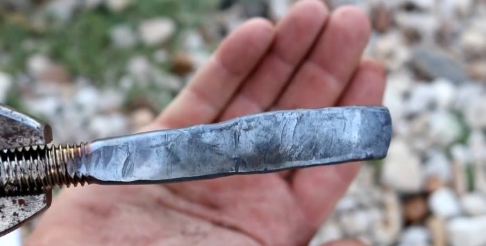 How to turn a bolt into a nice little souvenir hunting knife