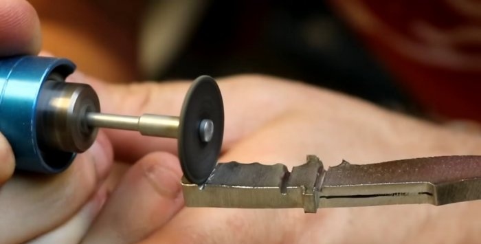 How to turn a bolt into a nice little souvenir hunting knife