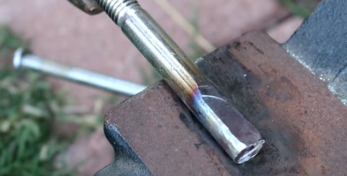 How to turn a bolt into a nice little souvenir hunting knife