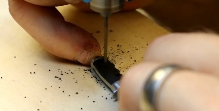 How to turn a bolt into a nice little souvenir hunting knife