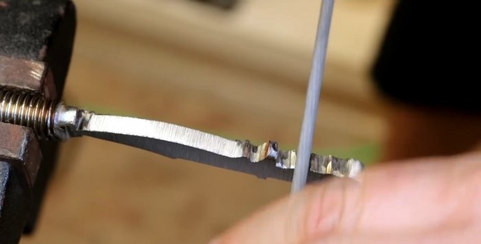 How to turn a bolt into a nice little souvenir hunting knife