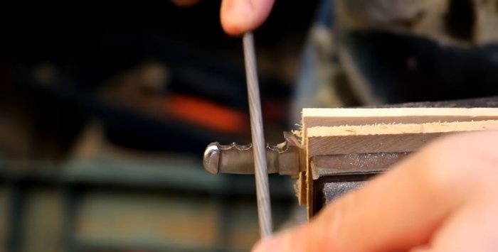 How to turn a bolt into a nice little souvenir hunting knife