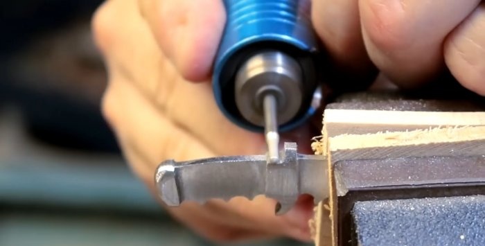 How to turn a bolt into a nice little souvenir hunting knife