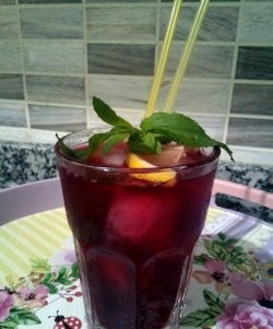 Healthy and tasty - homemade iced teas