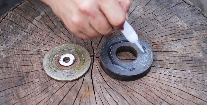 Removable device for cutting circles in sheet metal using a grinder