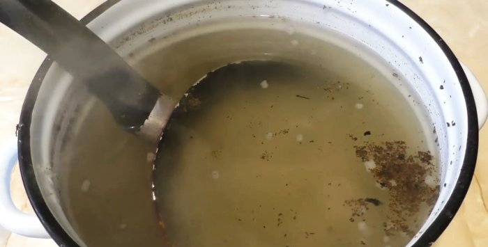 How to Clean a Very Dirty Frying Pan Without Extra Effort