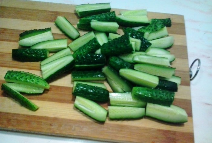 Lightly salted cucumbers in 15 minutes