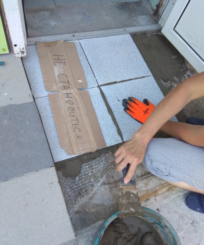 Removing old tiles and laying new tiles on threshold steps