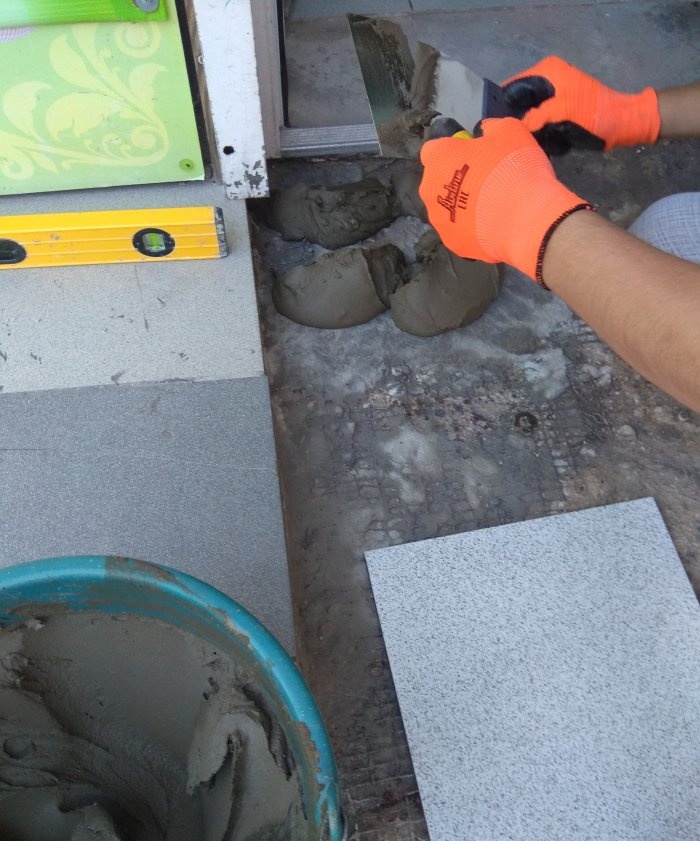 Removing old tiles and laying new tiles on threshold steps