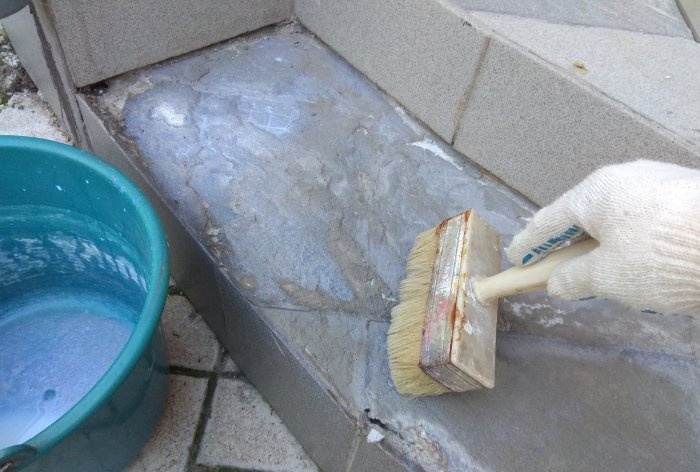 Removing old tiles and laying new tiles on threshold steps