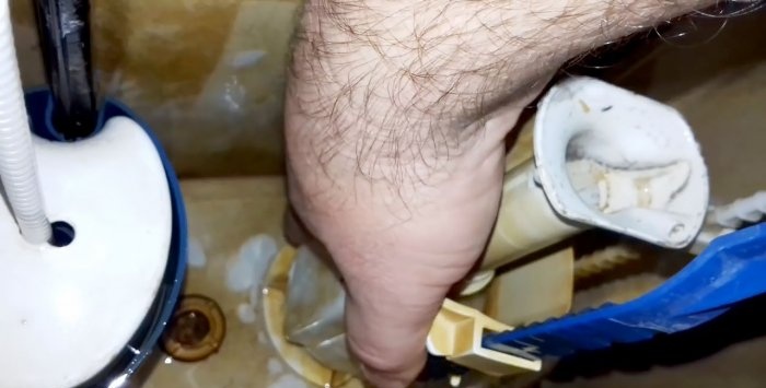 A quick and 100 way to fix a leaking toilet cistern