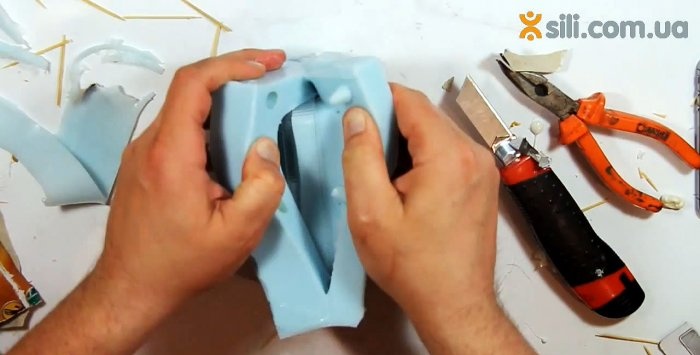 We cast thin-walled parts from transparent plastic with our own hands