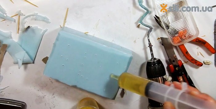 We cast thin-walled parts from transparent plastic with our own hands