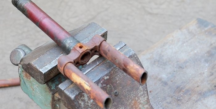 A simple stand for an angle grinder made from a bicycle