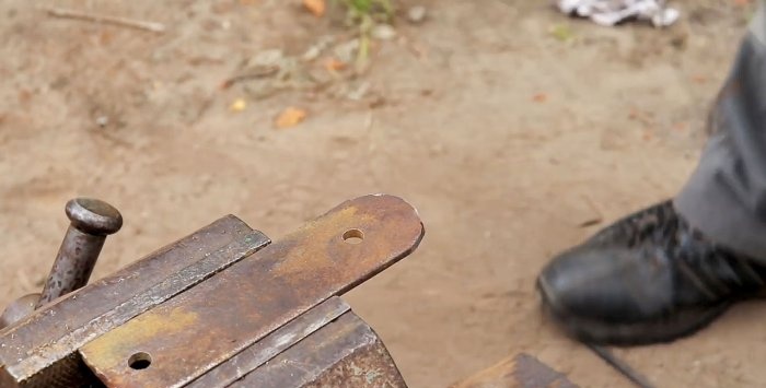 A simple stand for an angle grinder made from a bicycle