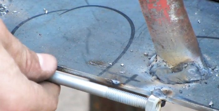 A simple stand for an angle grinder made from a bicycle